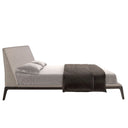 Grijs stoffen bed