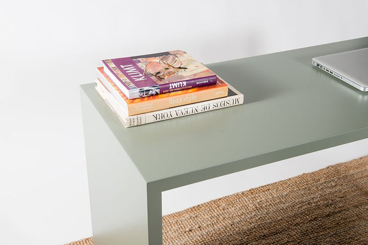 Escritorio de madera laqueada personalizable - Capri en ambiente decorado (2)