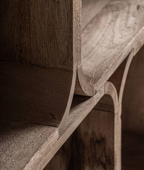 GRID SHELVING geometry, order and artisanal character