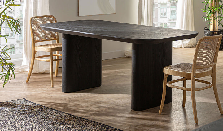 Mesa de jantar de madeira preta ROGNES