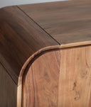 Mesa de cabeceira BLESLE com estrutura de madeira de acácia e acabamento castanha acolhedora