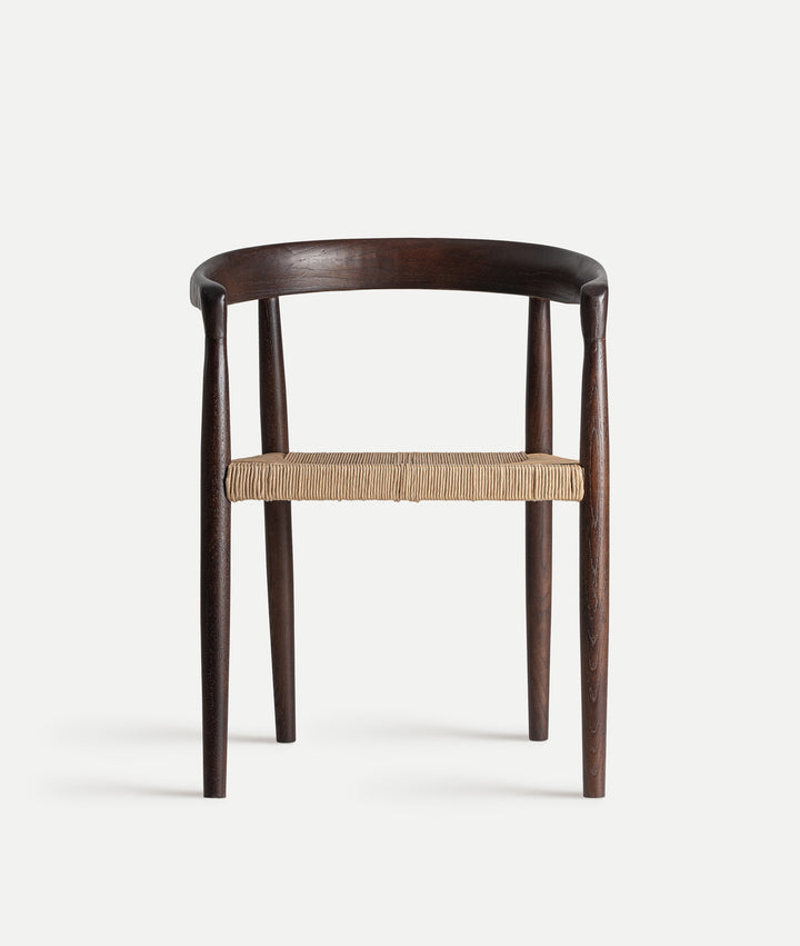 Cadeira LEYNIE elegância natural com toque moderno