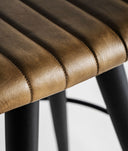 Tabouret BEFAUX en ton marron élaboré en cuir, pour compléter espaces modernes ou classiques avec un touche raffiné