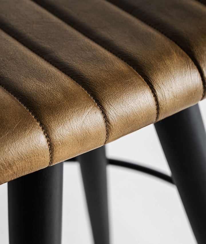 BEFAUX stool in brown tone made of leather, to complement modern or classic spaces with a refined touch