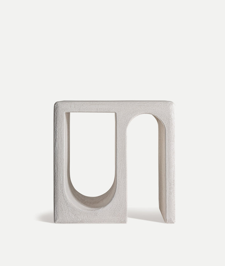 Table d'appoint ARNSBERG en bois en coloris blanc cassé
