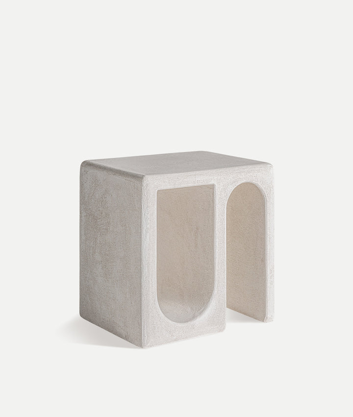 Table d'appoint ARNSBERG en bois en coloris blanc cassé