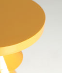 Table d'appoint OLTEN en fer résistant, ton moutarde