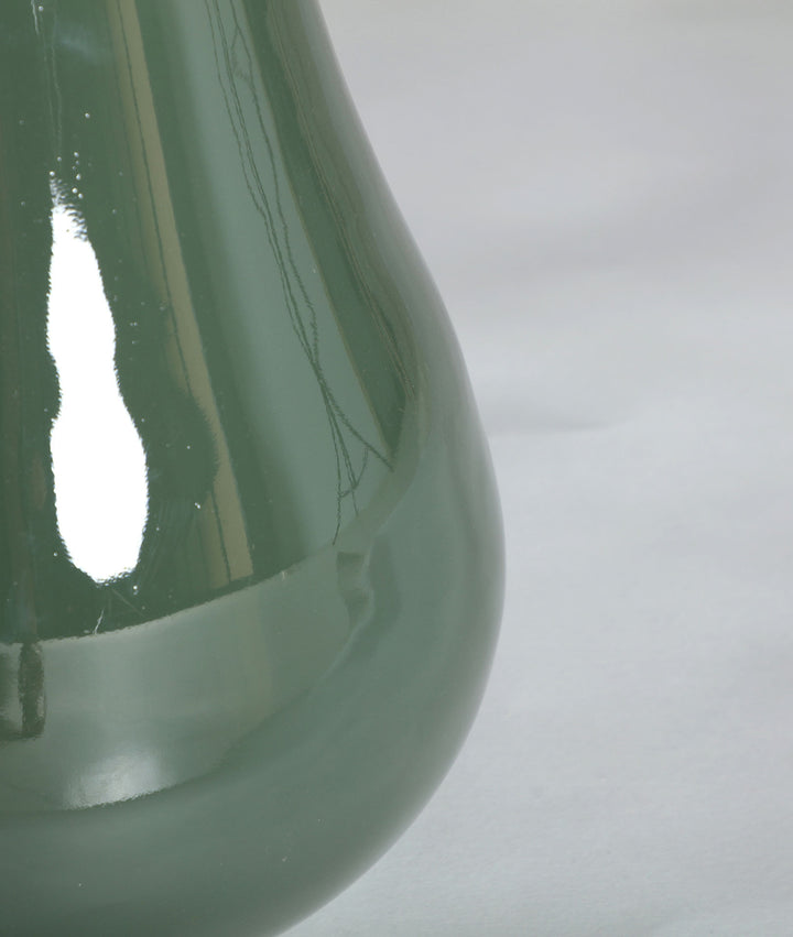 Vase ESPERANZA élaboré en verre avec un profond ton vert