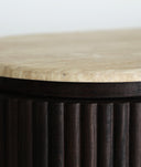 Buffet VERONA en bois foncé et marbre synthétique, lignes épurées et texture cannelée
