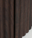 Buffet VERONA en bois foncé et marbre synthétique, lignes épurées et texture cannelée