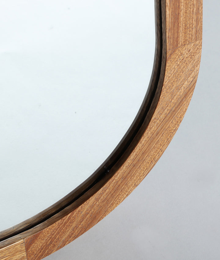 BUSK MIRROR softness and warmth in a contemporary design in brown
