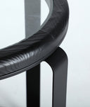 Mesa de apoio KILDE elegância industrial com design contemporâneo em preta