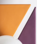 Applique murale CERNIA violette en fer géométrie et coloris pour un style vibrant