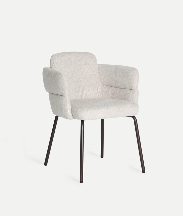 Chaise LAVEN design enveloppant et élégance intemporelle