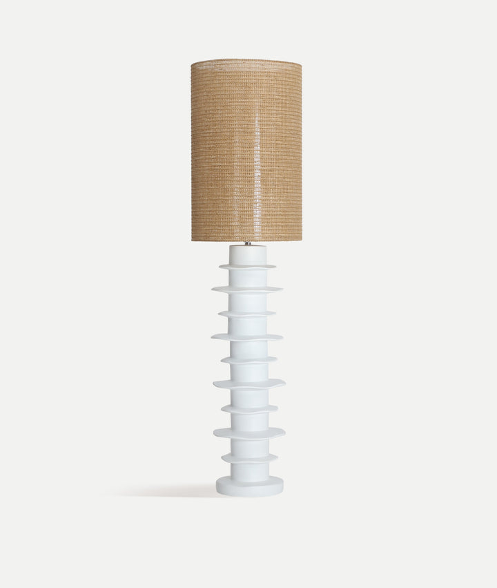 Lampadaire FAROA, verticalité élégante et essence naturelle