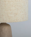Candeeiro de mesa GLOBA curvas orgânicas e luz acolhedor