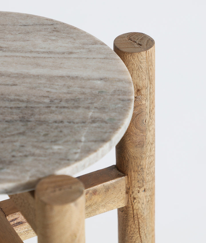 LACUANE SIDE TABLE: functional elegance and natural balance