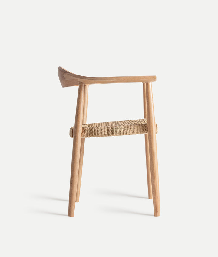 Cadeira WIELER design nórdica acolhedora com toque artesanal