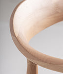 Cadeira WIELER design nórdica acolhedora com toque artesanal