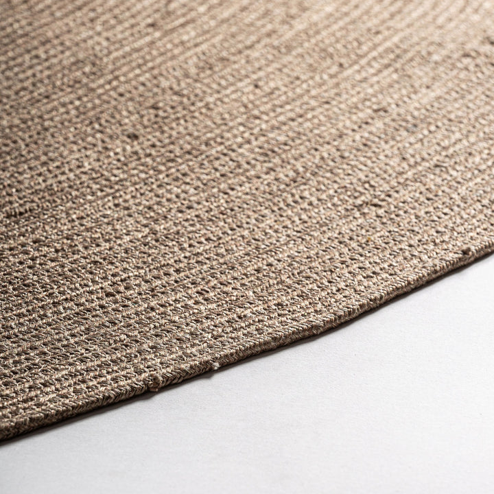 Alfombra de polipropileno reciclado en color arena 236 x 236 cm – detalle