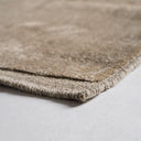 Alfombra de viscosa en color beige 290 x 1 cm – detalle