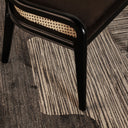 Alfombra de viscosa y poliéster en color gris – detalle