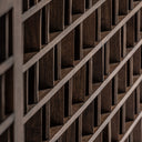Aparador de madera de mango en color marrón 205 x 44 x 80 cm – detalle