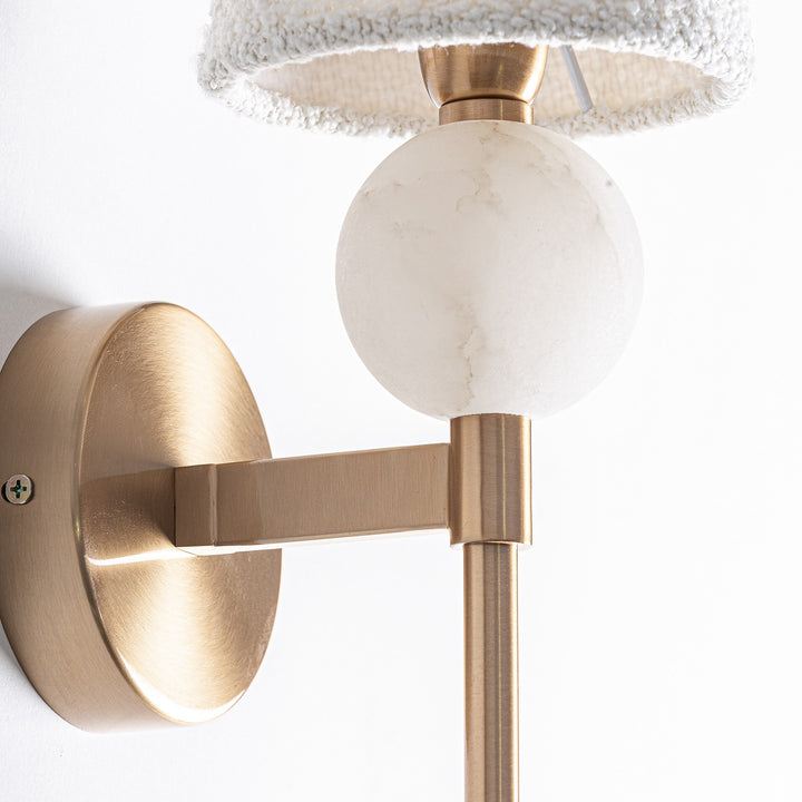 Aplique de pared de alabastro y acero en color blanco – detalle