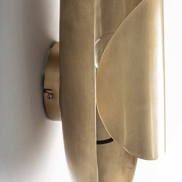 Aplique de pared de hierro en color dorado 31 x 16 x 51 cm – detalle