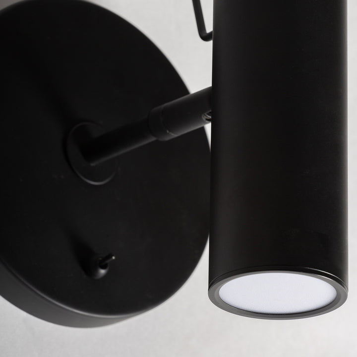 Aplique de pared de hierro en color negro 18 x 16 x 20 cm – detalle