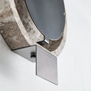 Aplique de pared de mármol y acero en color gris – detalle