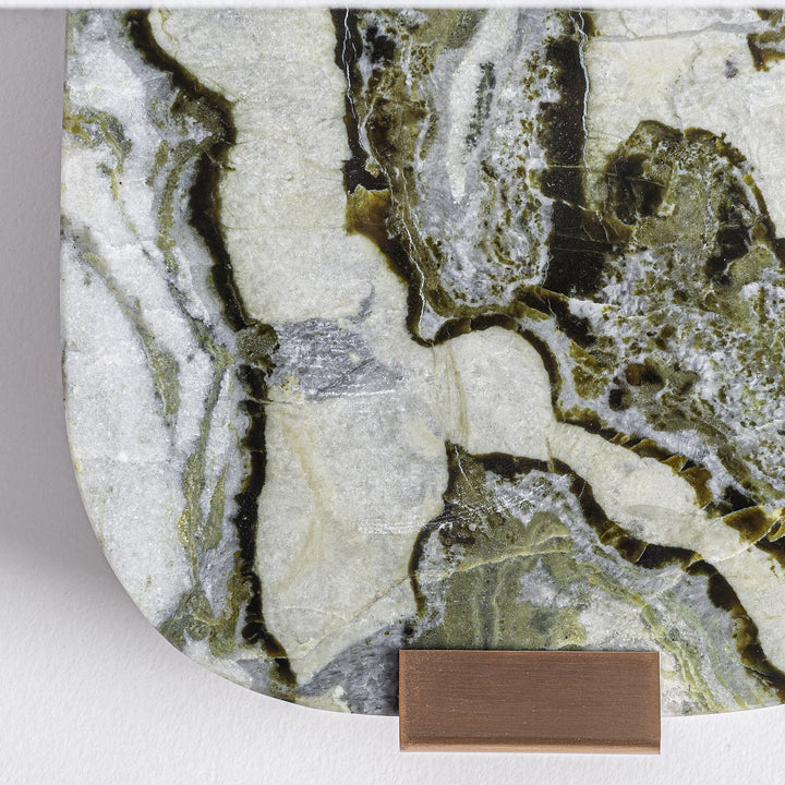 Aplique de pared de mármol y acero en tonos neutros – detalle