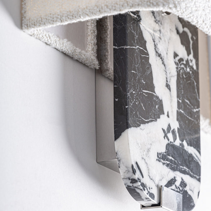 Aplique de pared de mármol y hierro en color negro – detalle