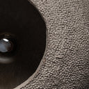 Aplique de pared de papel maché y hierro en color marrón – detalle