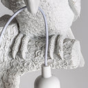 Aplique de pared de resina en color blanco – detalle