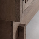 Armario de madera de mango en color marrón – detalle