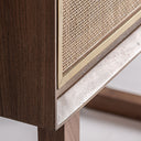 Armario de madera de mango y latón en color marrón – detalle