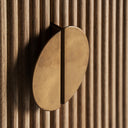 Armario de madera de mango y MDF en color marrón – detalle