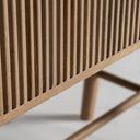 Armario de madera de mango y MDF en color marrón – detalle