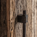 Armario de madera recuperada y hierro en color marrón – detalle