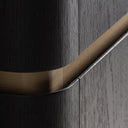 Armario de MDF y chapa de roble en color negro – detalle