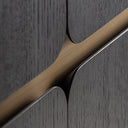 Armario de MDF y chapa de roble en color negro – detalle