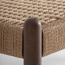 Banco de madera de haya y fibra natural en color marrón – detalle