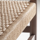 Banco de madera de haya y fibra natural en color marrón – detalle