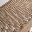 Banco de madera de teca en color marrón de estilo nórdico – detalle