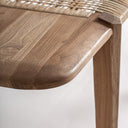 Banco de madera de teca en color marrón de líneas contemporáneas – detalle