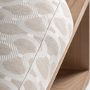Banco de pie de cama tapizado en poliéster en color beige – detalle