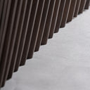 Barra de bar de madera de acacia y mármol en color marrón – detalle