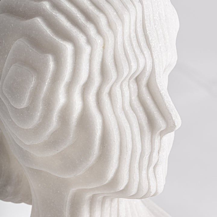 Busto decorativo de resina en color blanco 48 x 24 x 30 cm – detalle