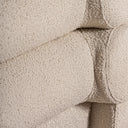 Cama de madera de pino y algodón bouclé en color blanco roto – detalle